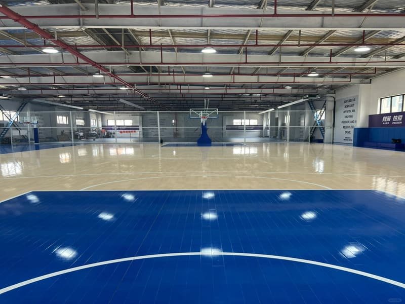 Proceso de instalación de suelos de PVC